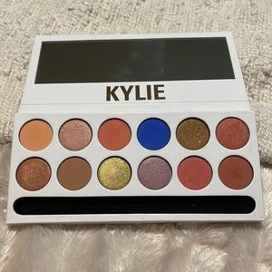 kylie cosmetics xoxo eyeshadow palette